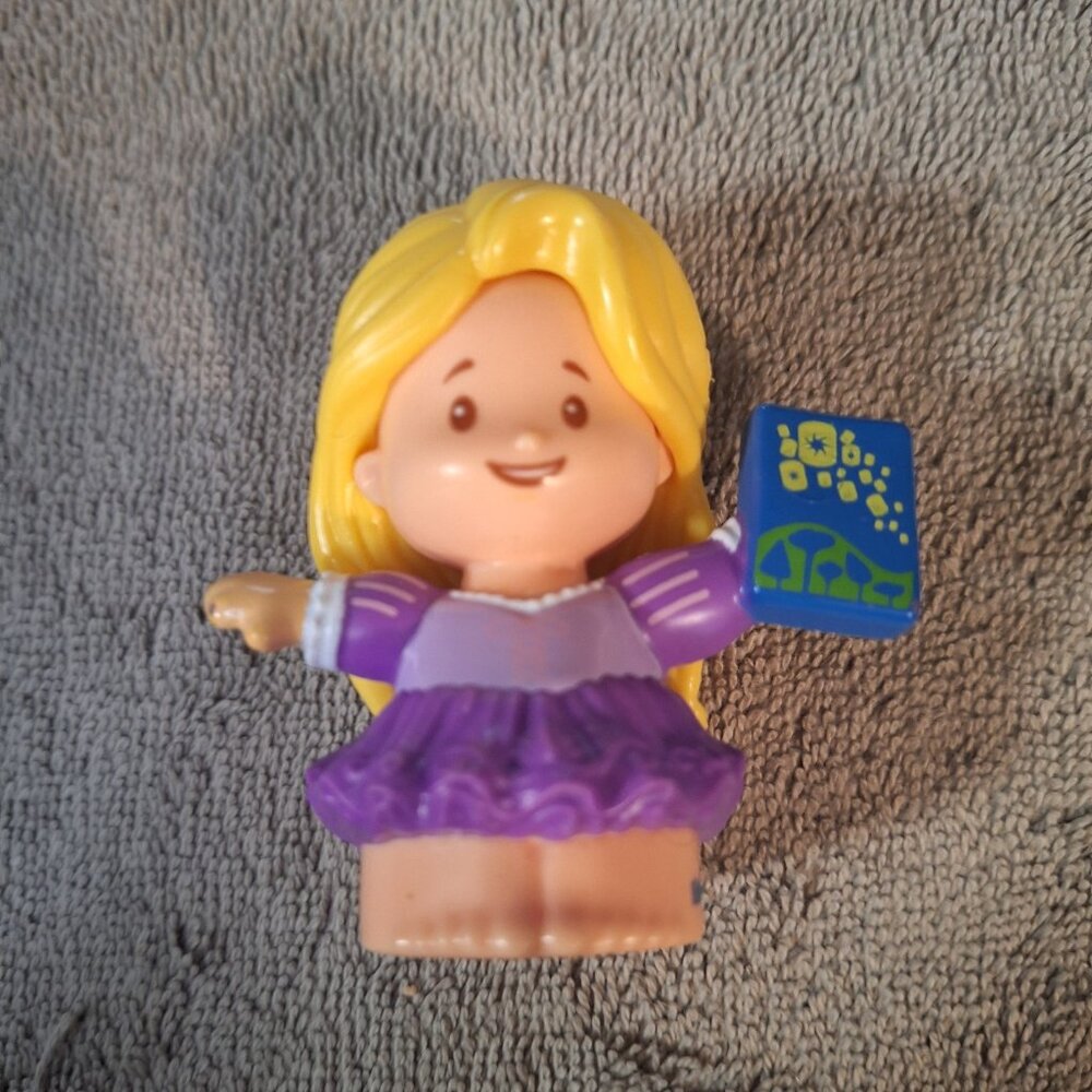 Little People Disney Rapunzel Pascal Tangled from Magical Wand Palace Castle